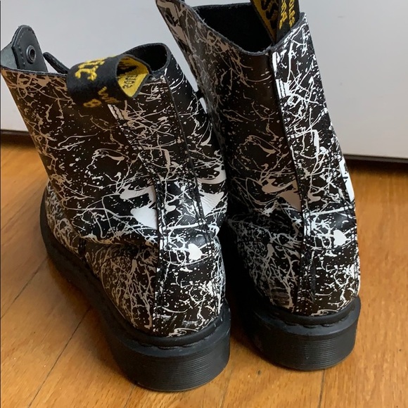 Air Wair Dr. Marten Boots - Picture 2 of 8